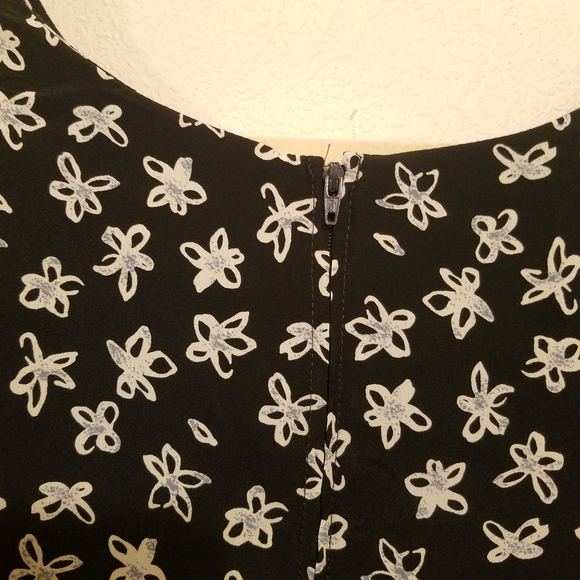 Jaclyn Smith Black Dress with Cream Floral Design Perfect Valentines Day Dress - Picture 5 of 7